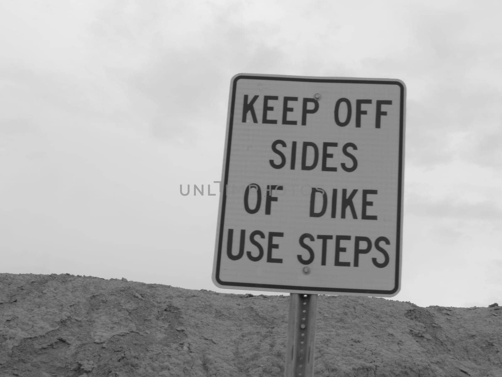 Keep Off Sides of Dike Use Steps Sign in California . High quality photo