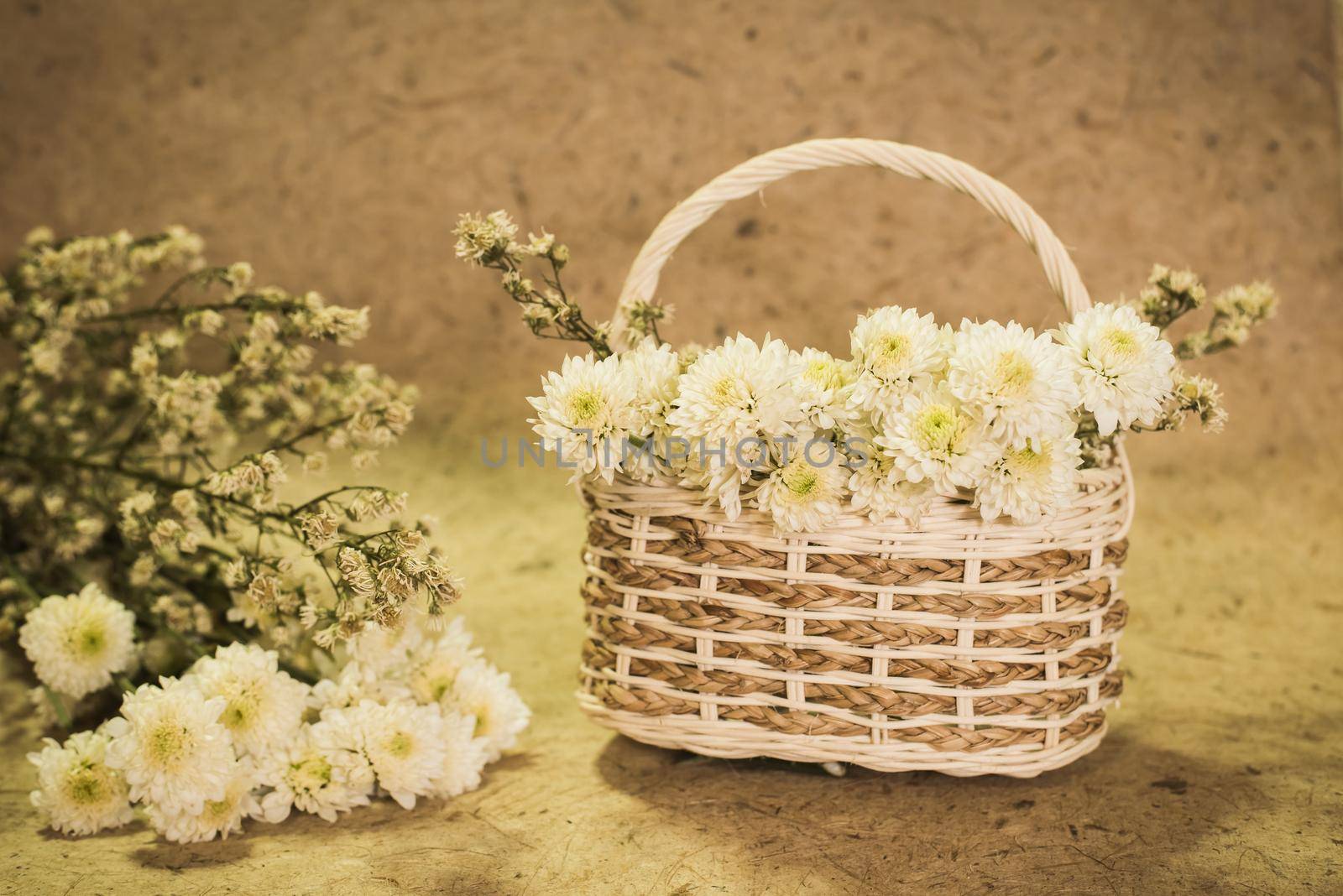 white flowers on basket vintage by Wmpix