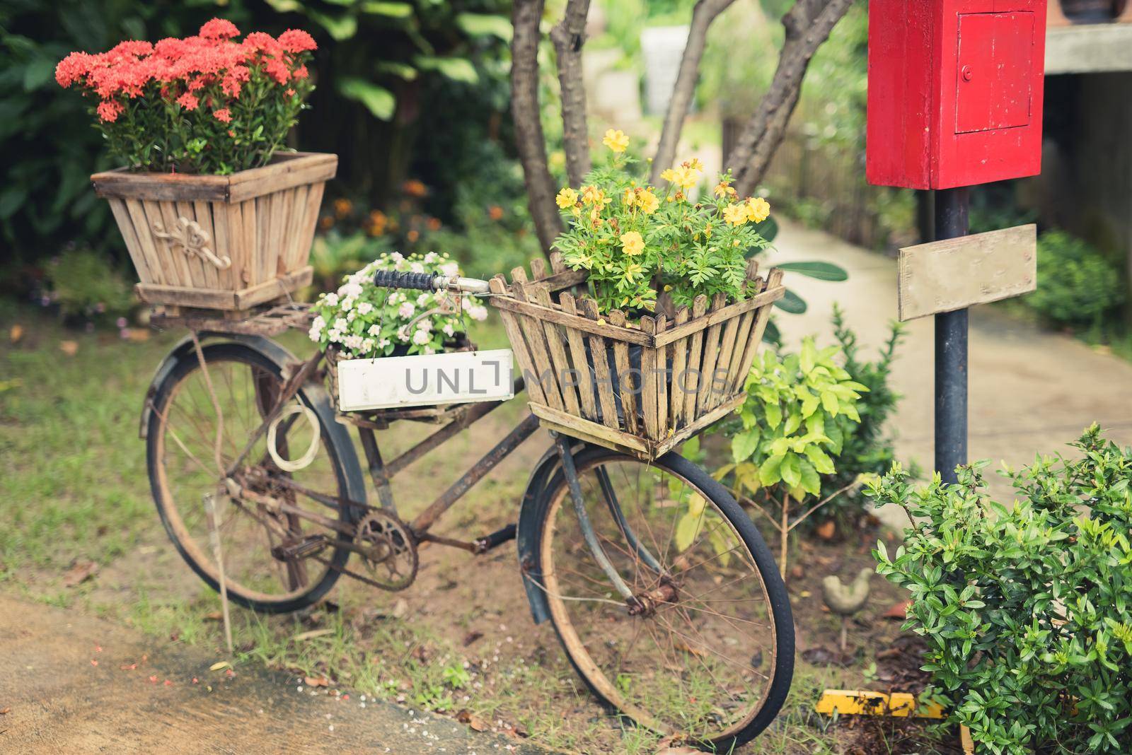 Vintage bicycle with flowers