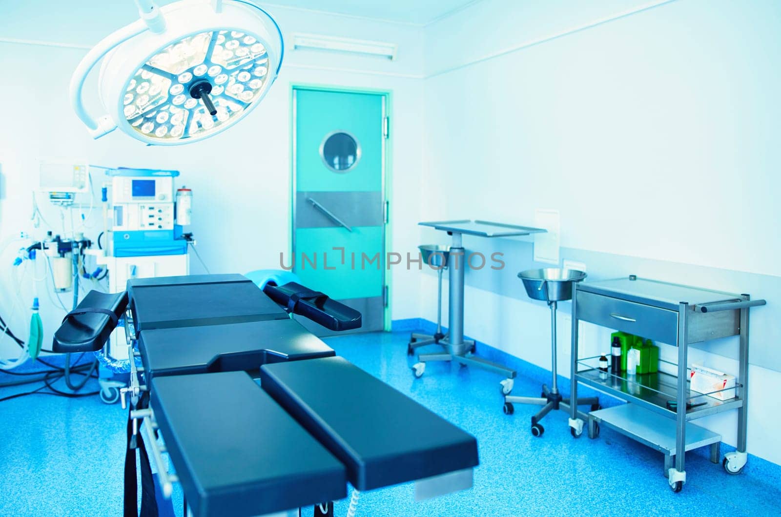 Interior of operating room in modern clinic.