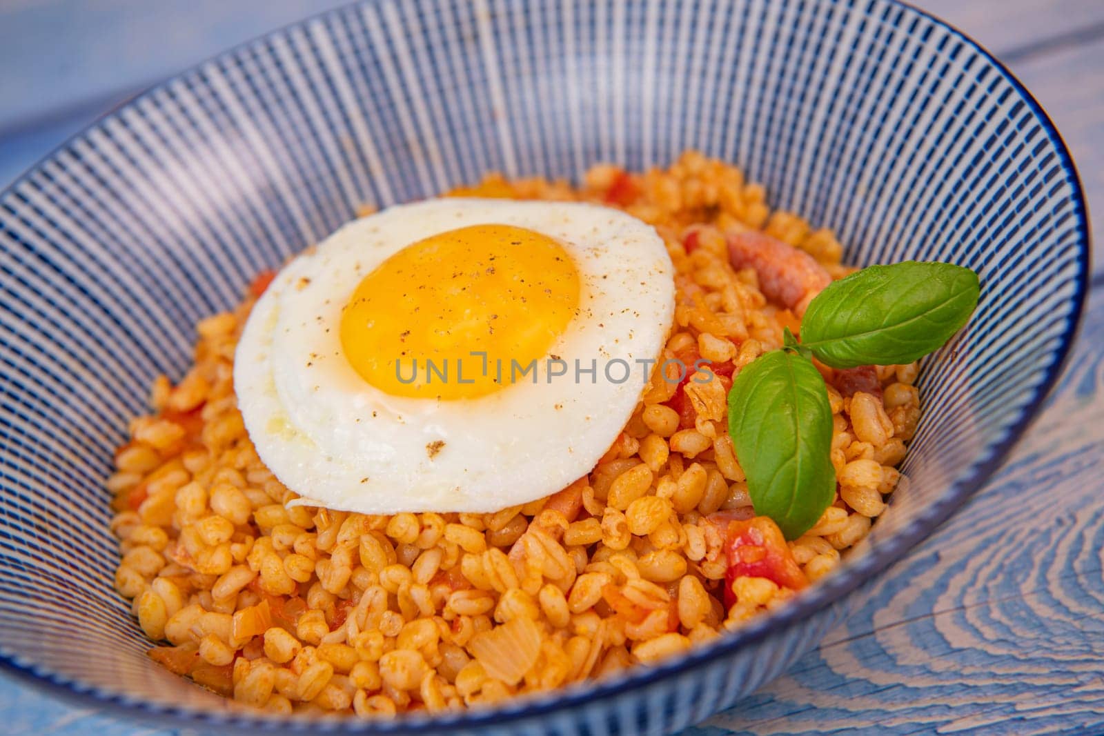 RECIPE FOR BLE WITH BACON, TOMATO AND SHALLOTS, SERVED WITH FRIED EGG. High quality photo