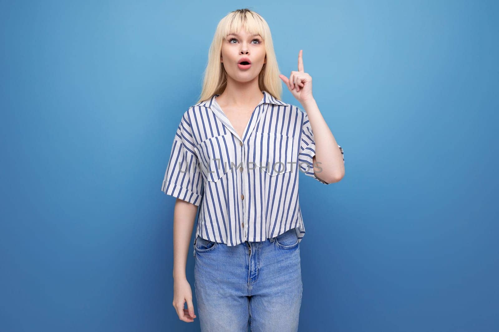 blond 25 year old woman person in striped blouse and jeans proposes an idea.