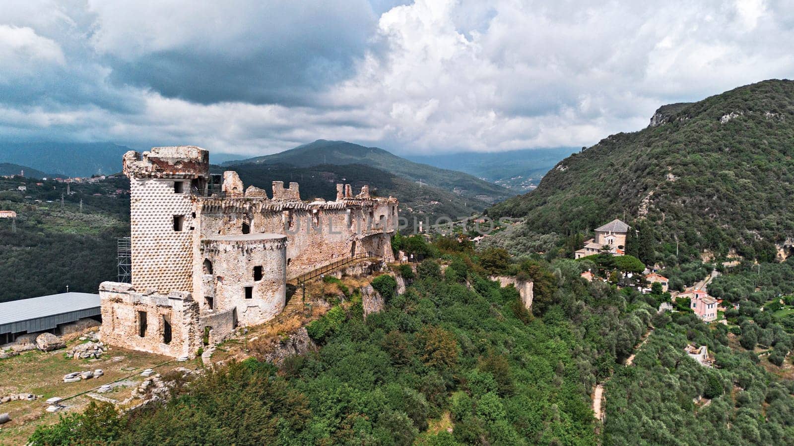 In the village of Finale Ligure, there are the historic ruins of Castel Govone. by contas