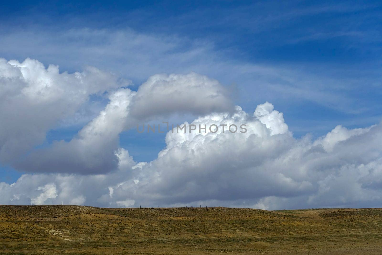 interesting cloud clusters in the sky, heavy rain clouds, interesting cloud shapes, wonderful white clouds that look like cotton,