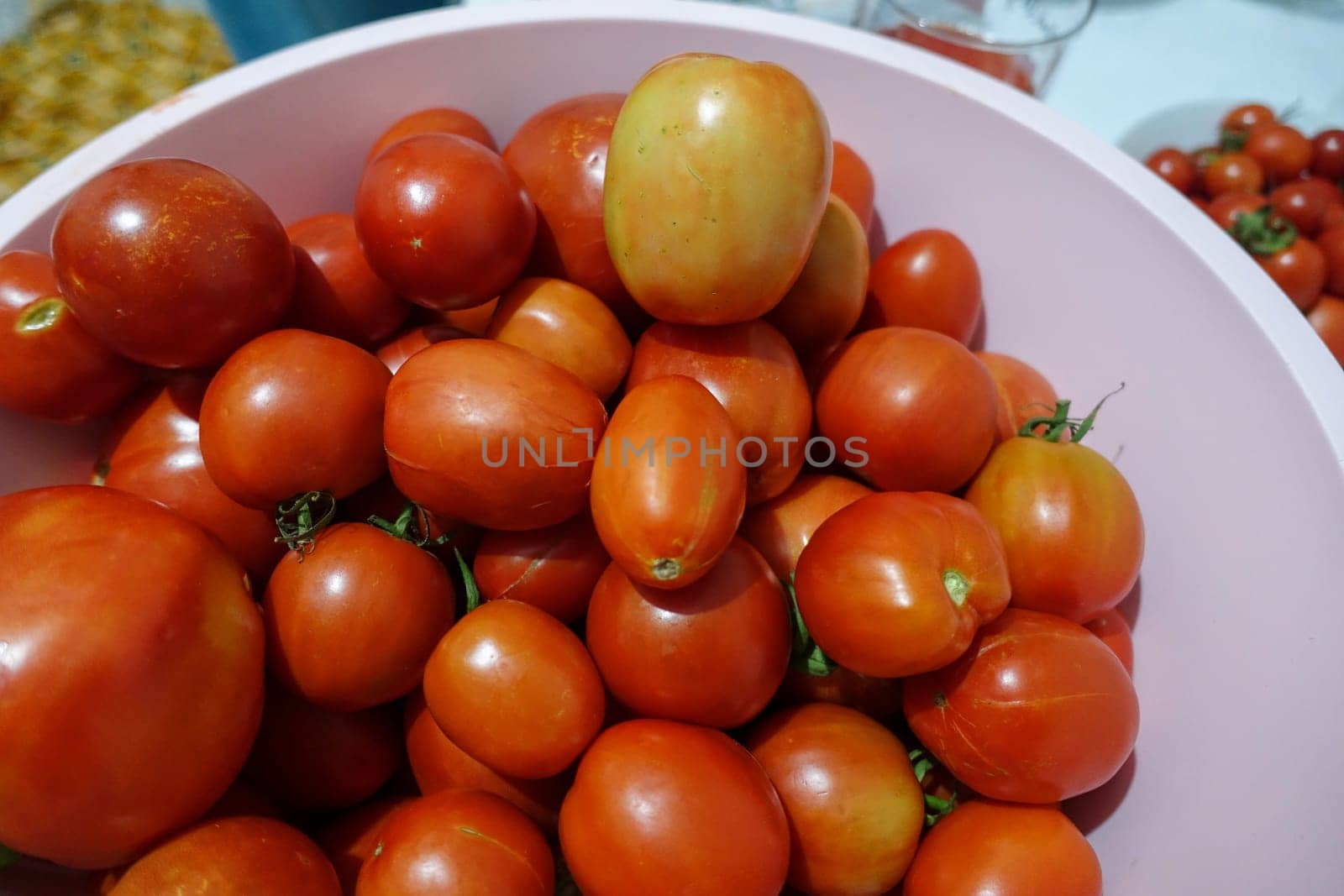 close-up village tomatoes in a bowl, hormone-free and non-GMO tomatoes,