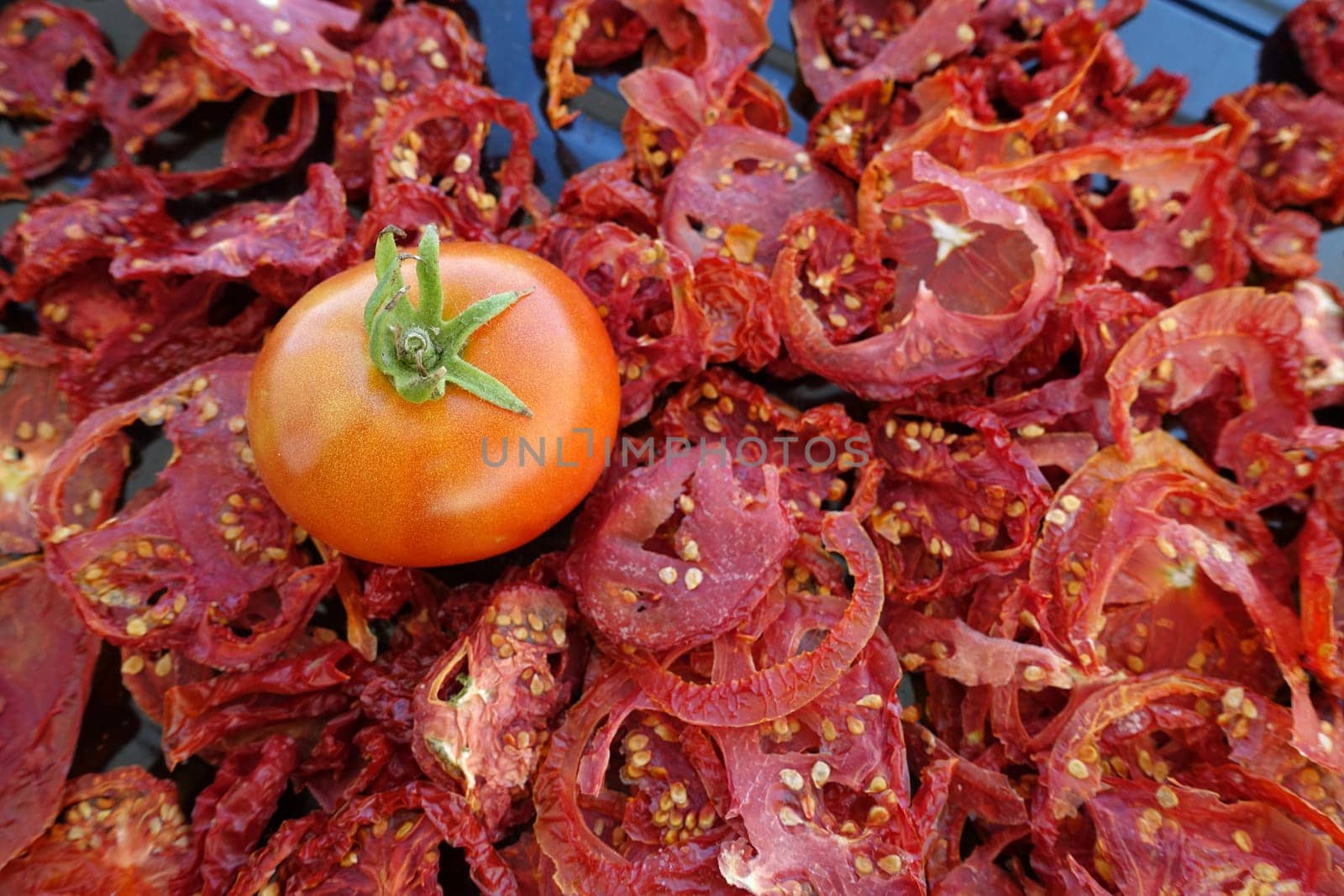 dried tomatoes,close-up dried tomatoes, homemade sun-dried tomatoes,close-up organic dried tomatoes,