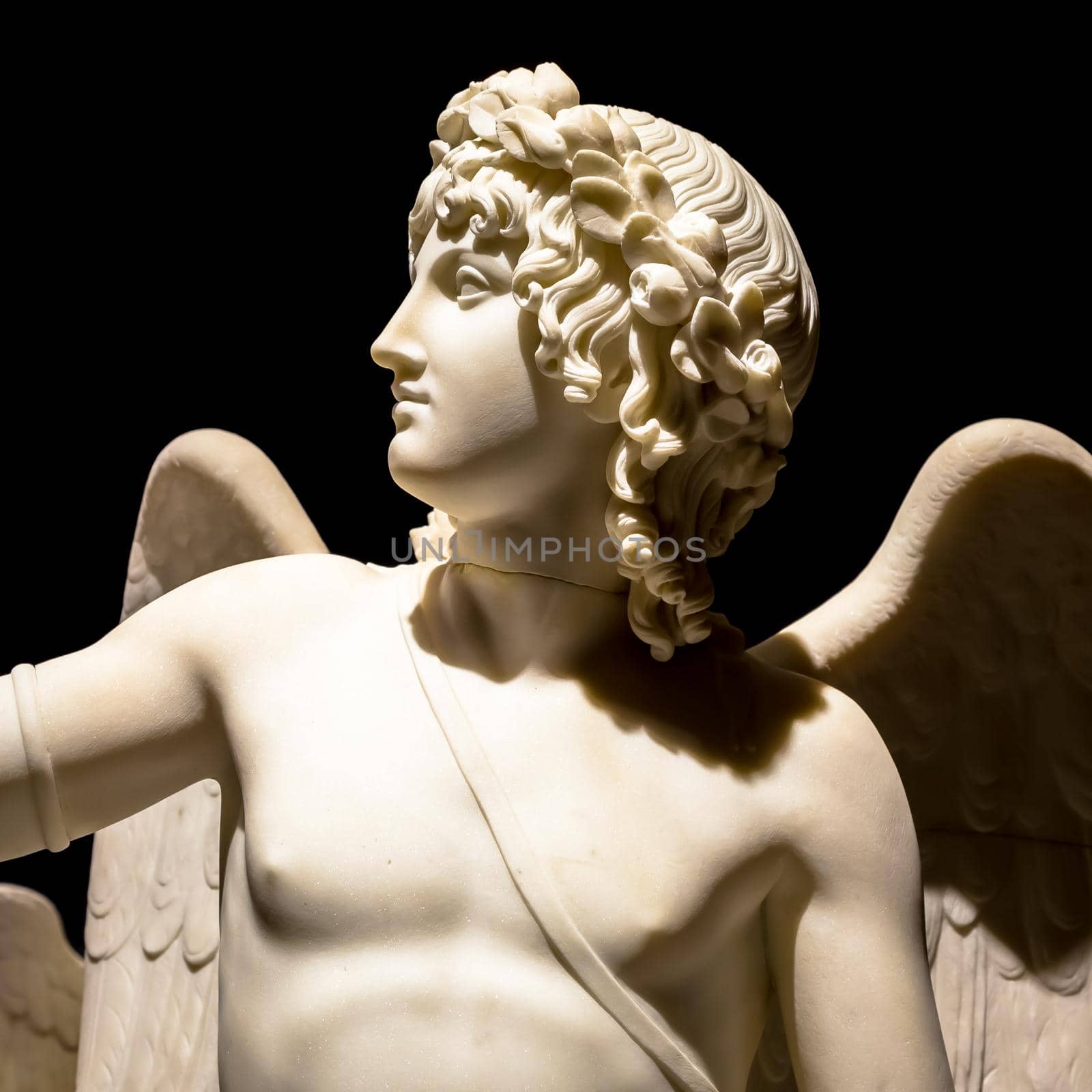 Cupid Triumphant - Bertel Thorvaldsen, 1822 antique statue in marble by Perseomedusa
