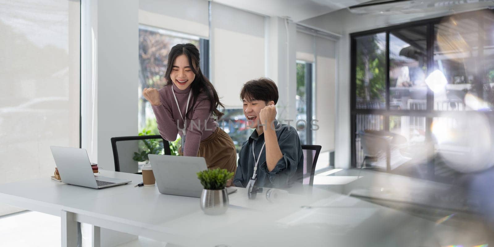 Happy smiling businessman feel happy work complete Teamwork success/success at work in the office concept.