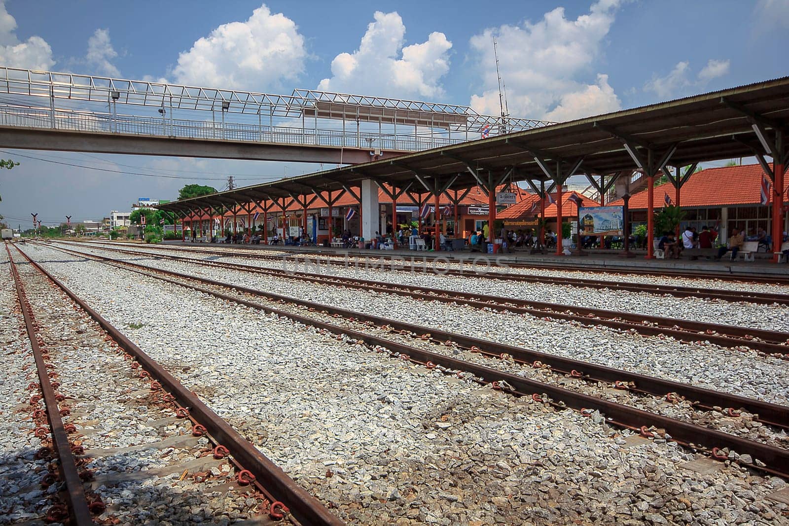 Thailand's railways are used for travel. Transport goods by train route