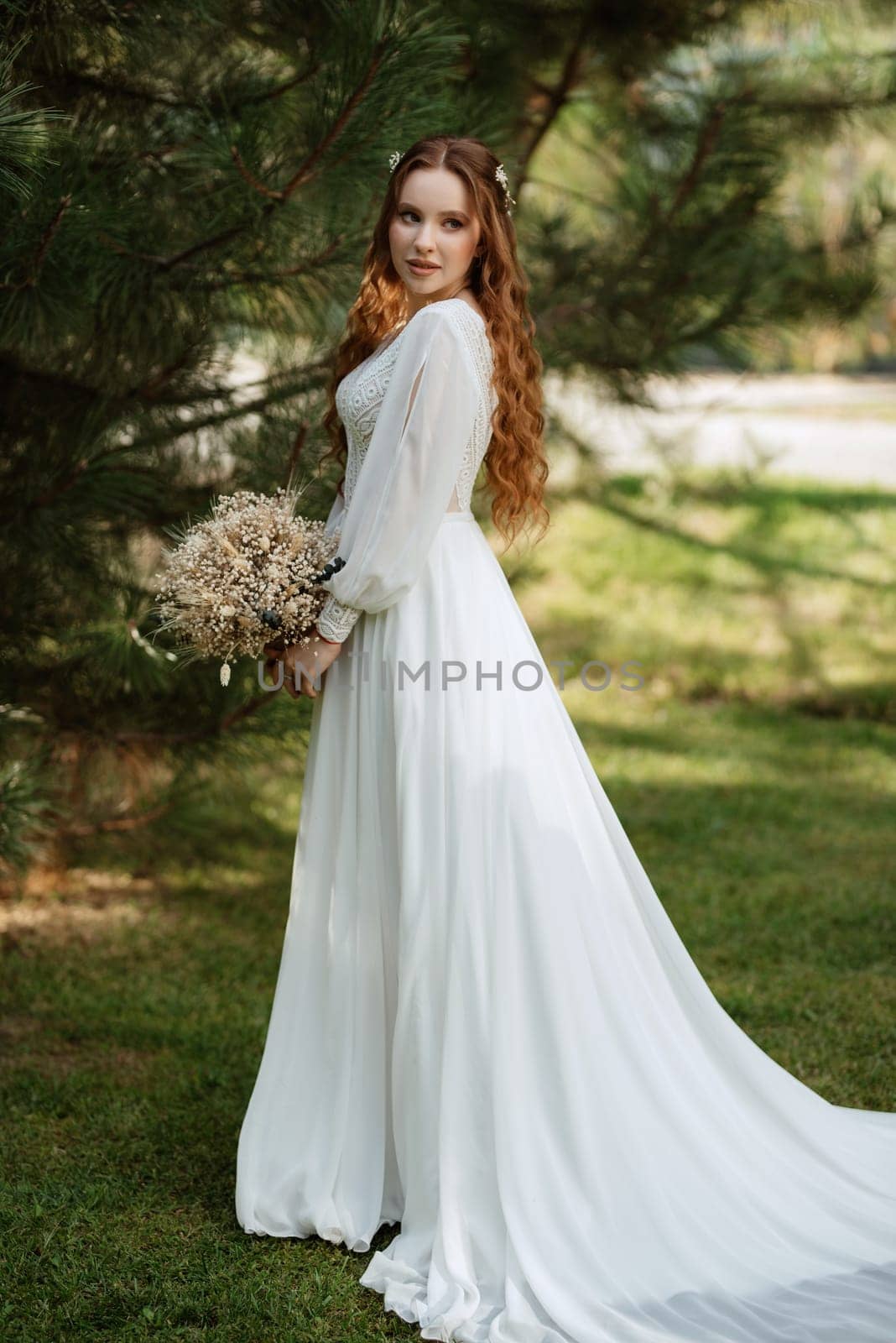 red-haired girl bride with a wedding bouquet by Andreua