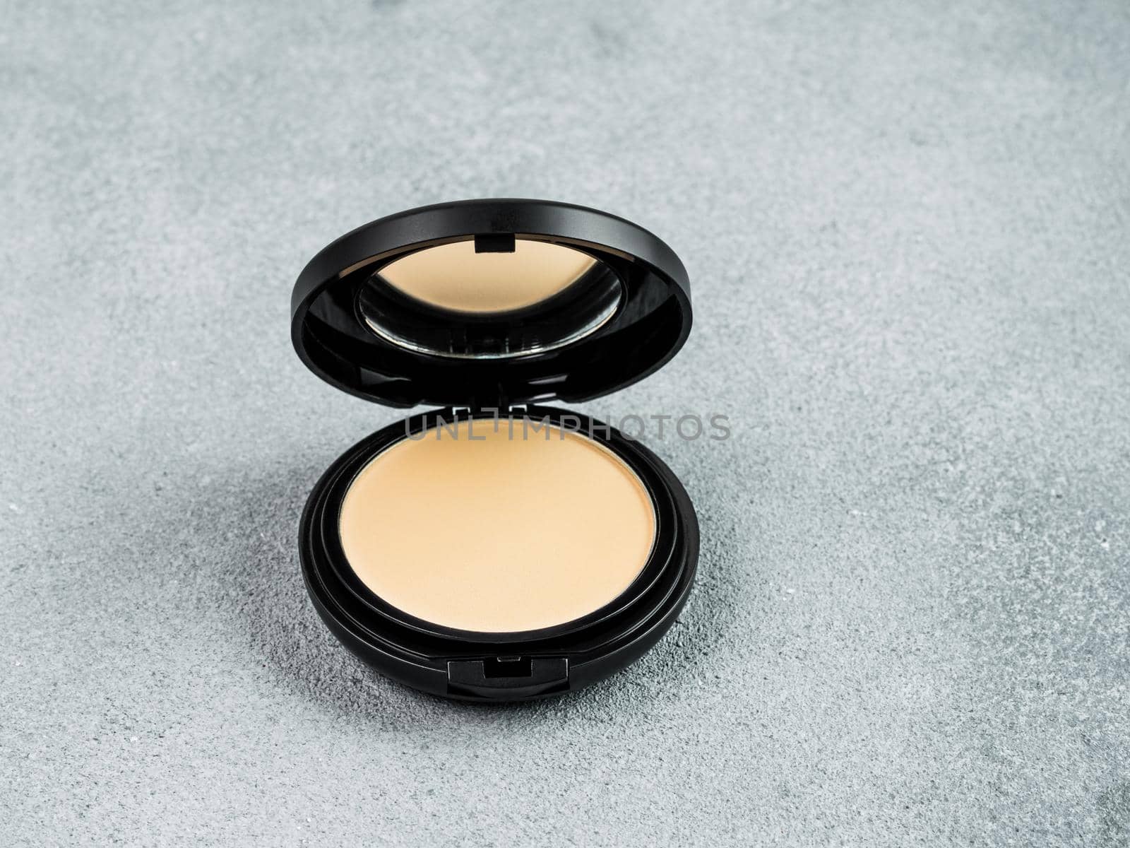 Compact powder on gray, copy space by fascinadora