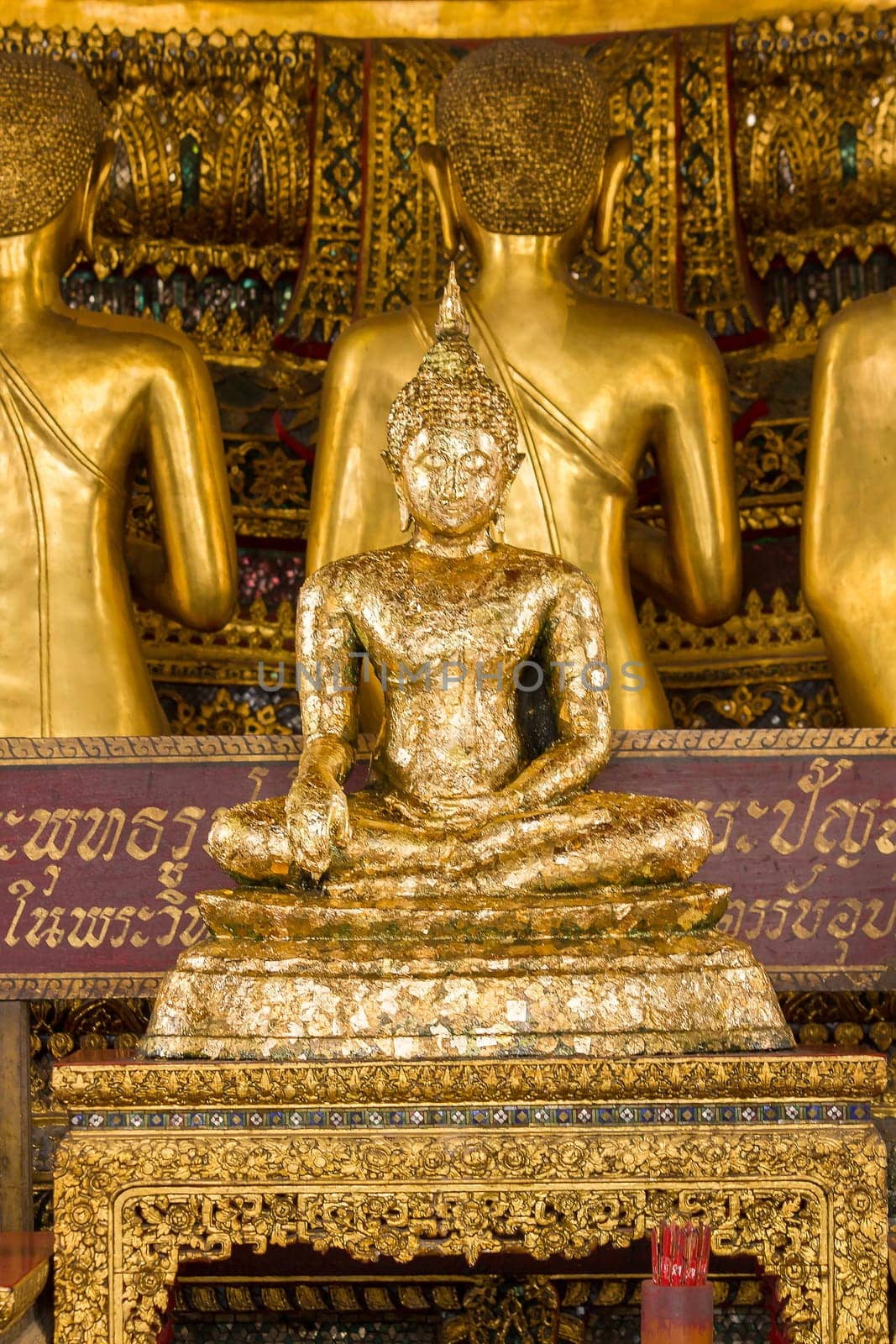 The Golden Buddha is beautiful that Buddhists worship.