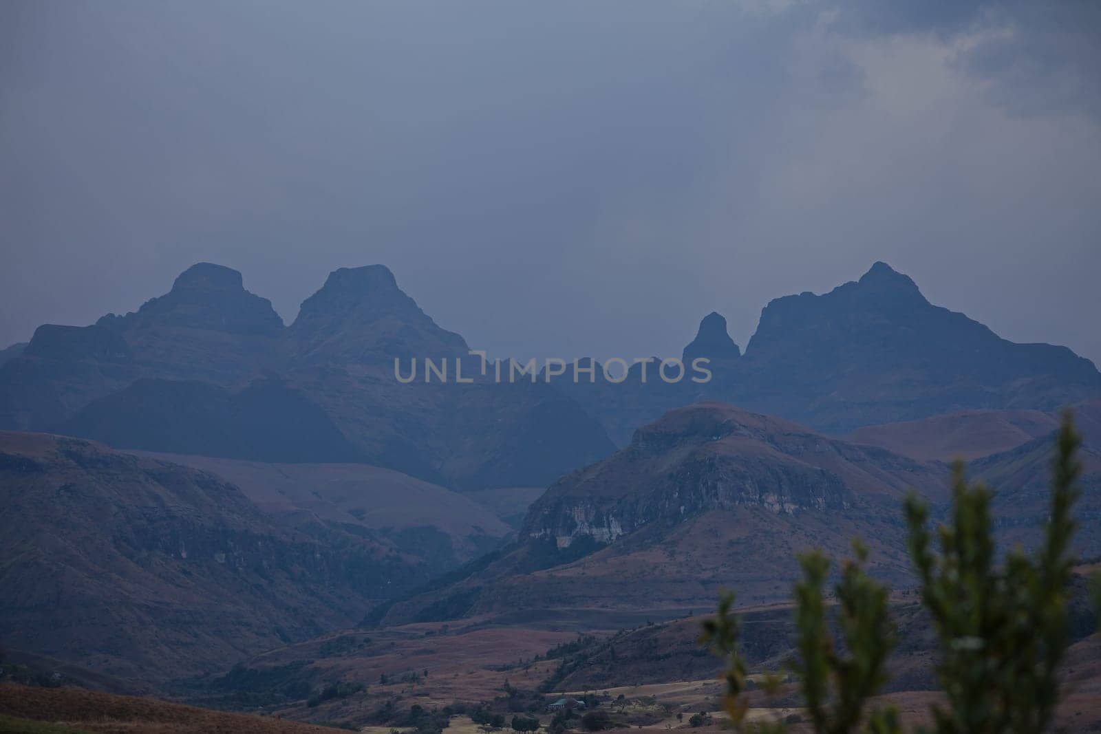 Drakensberg Sunset 15718 by kobus_peche