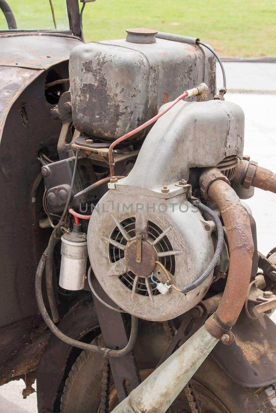 Vintage car engine on the front wheel.