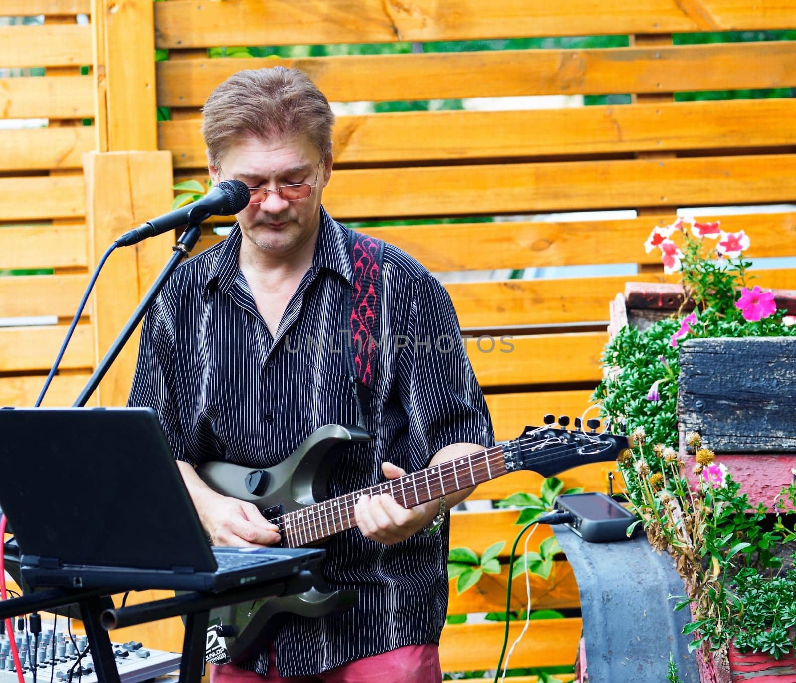 One man band. Street singer guitarist playing with playback, electric guitar by jovani68