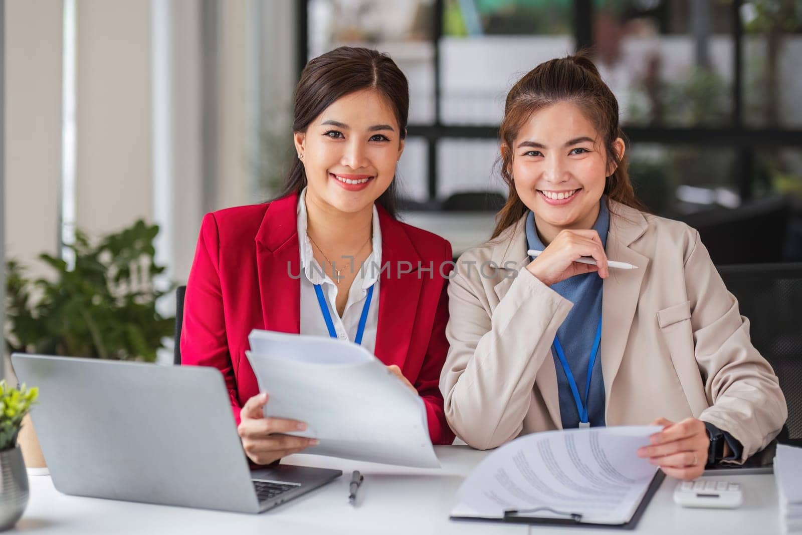 Two business women are discussing and exchanging knowledge on graphs and finance data..