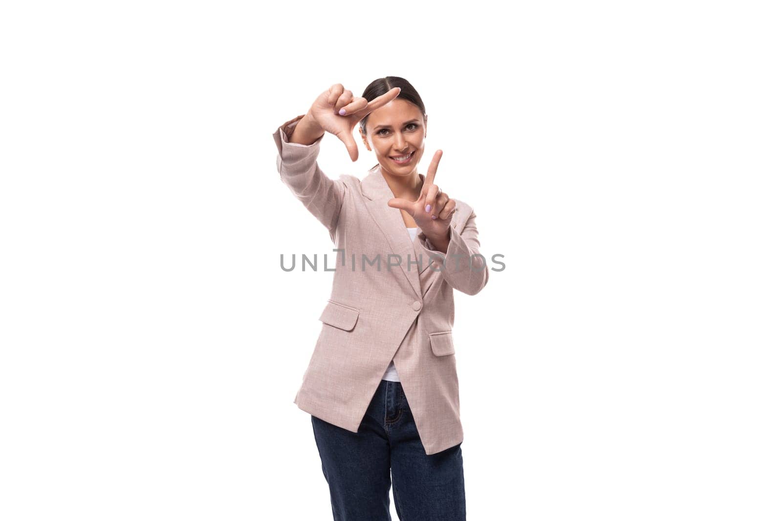 young beautiful business woman leader with a ponytail hairstyle dressed in a beige jacket makes a grimace.