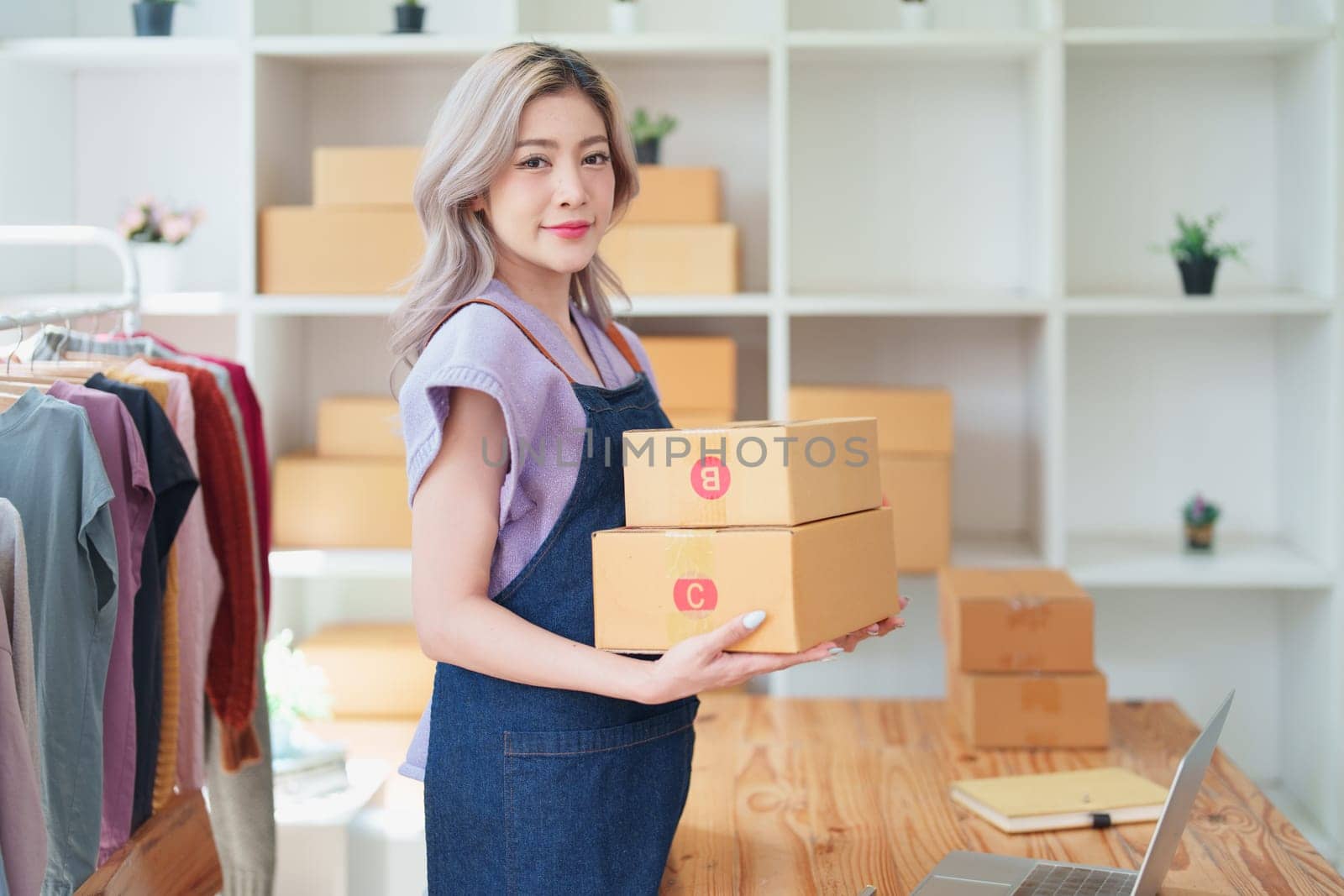 Online delivery, female small business owners are ecstatic when they see unexpected sales and customer orders in their business planning and marketing by Manastrong