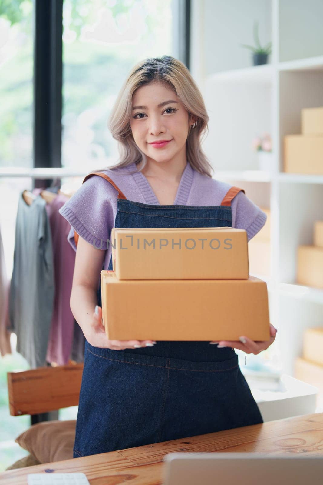 Online delivery, female small business owners are ecstatic when they see unexpected sales and customer orders in their business planning and marketing by Manastrong
