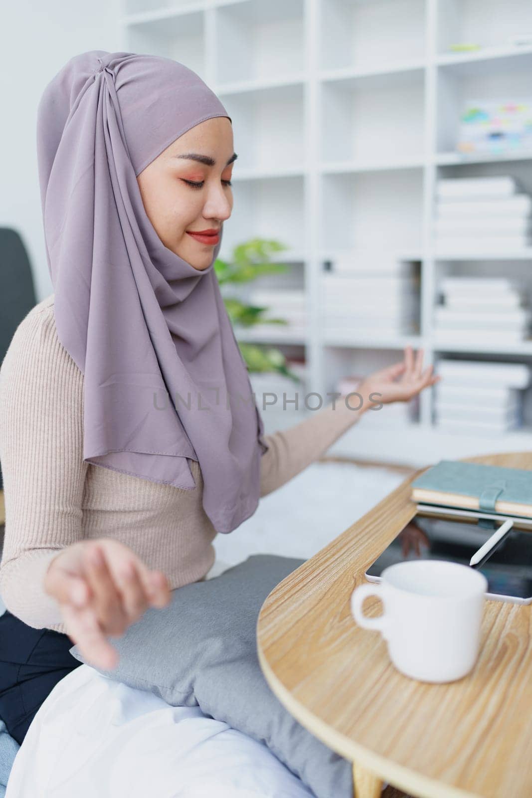 Muslim female employee Meditate while working in the office