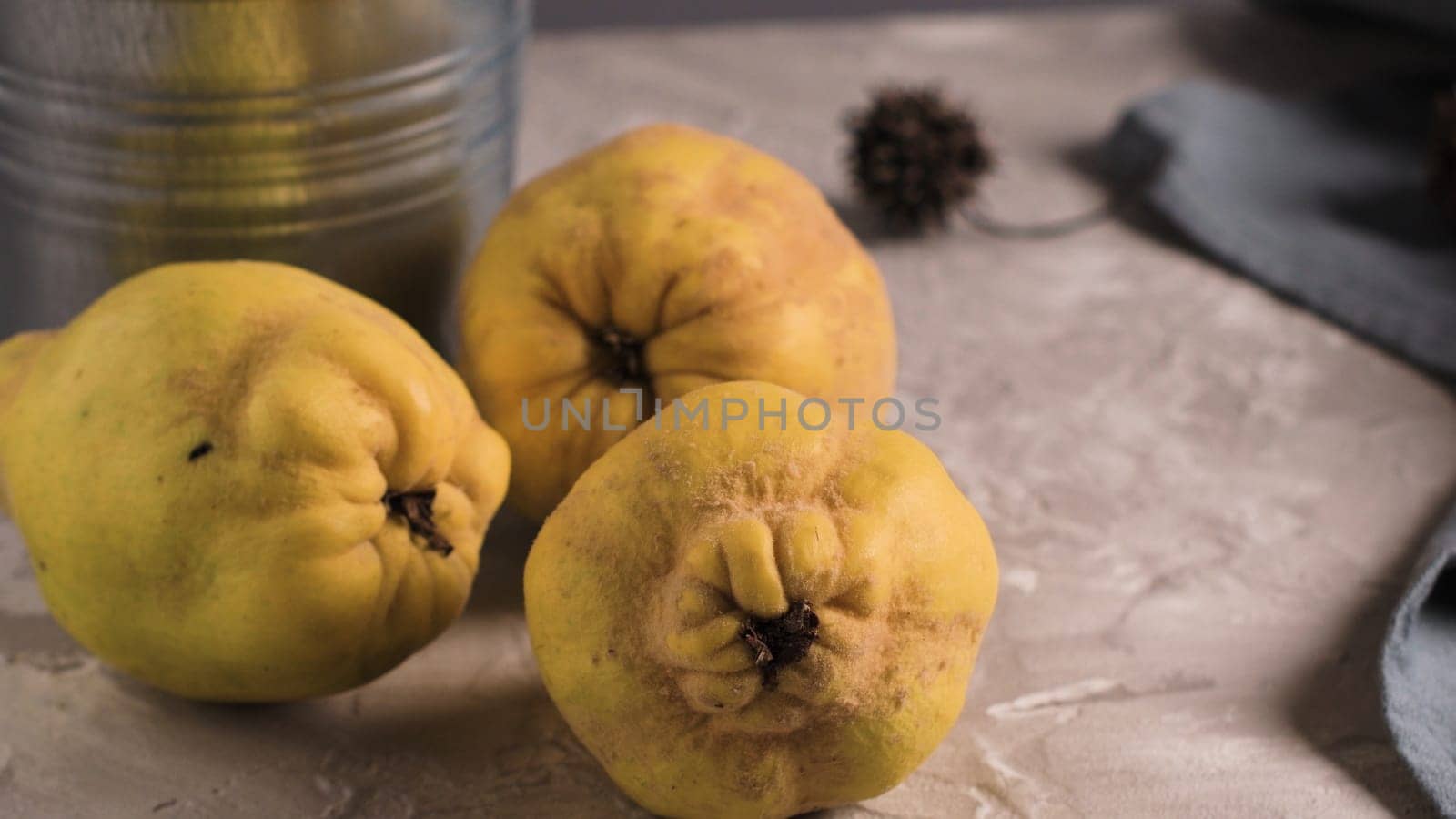 Ripe quince fruits by homydesign