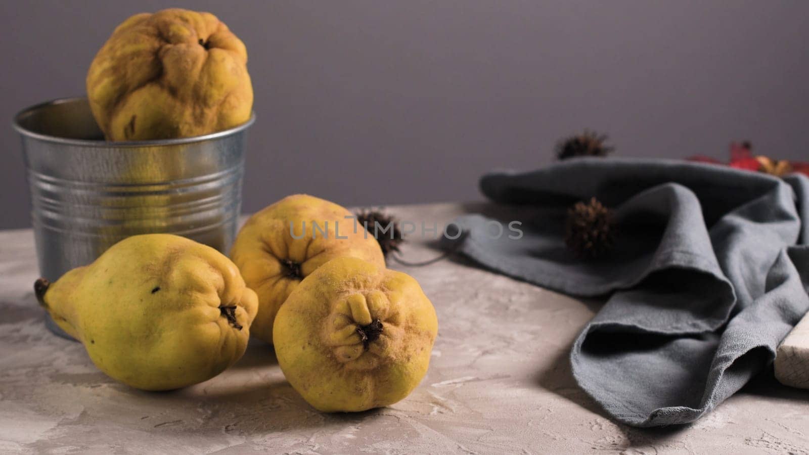 Ripe quince fruits by homydesign