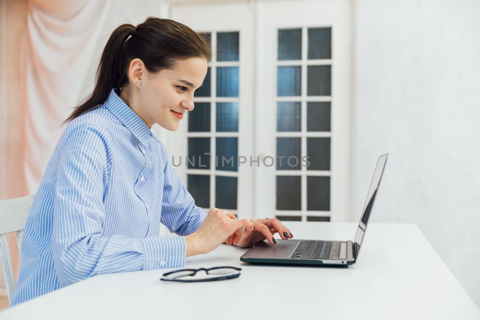 Business woman secretary in office running negotiation training online