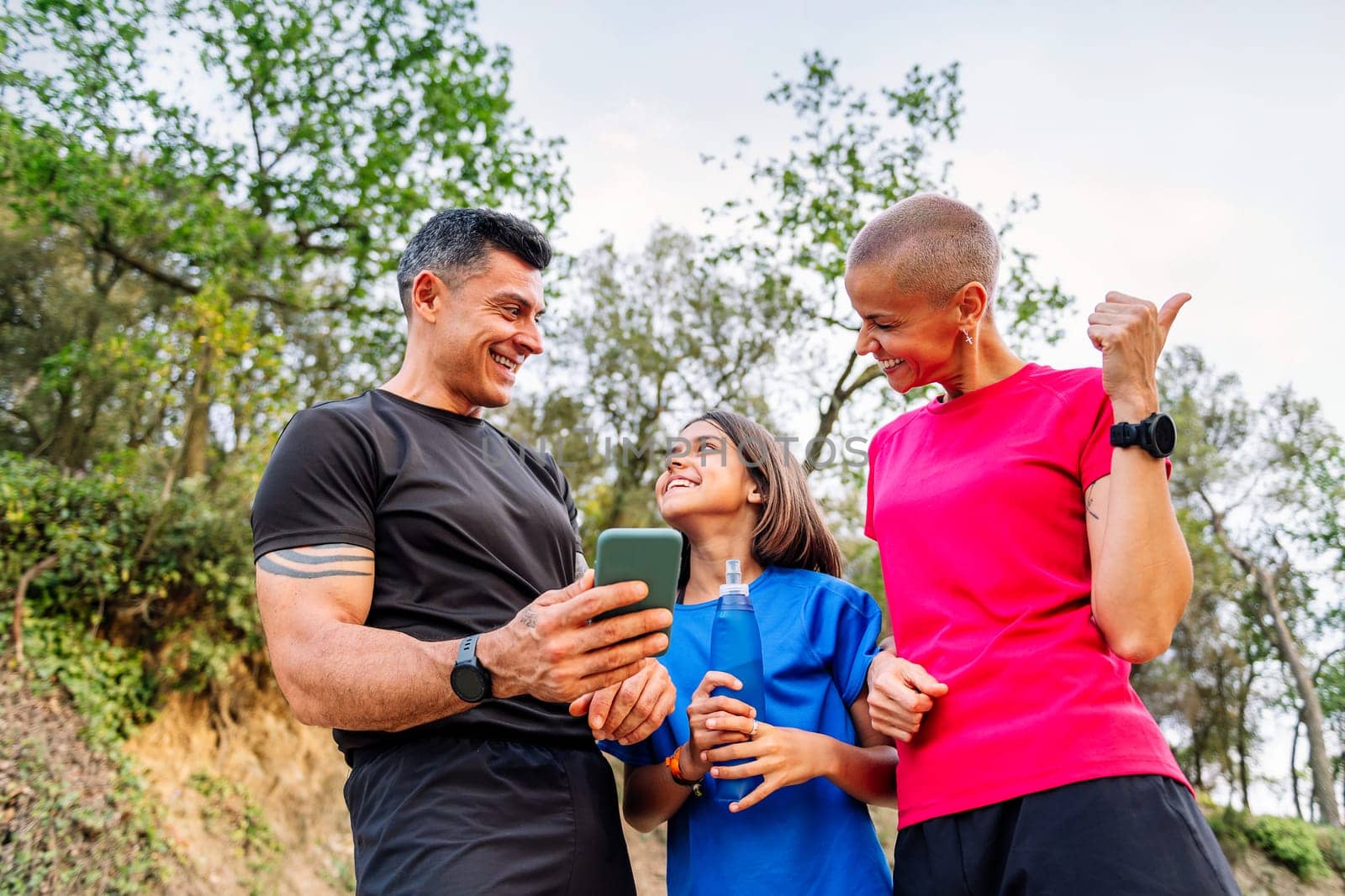 sporty family planning the route of their training by raulmelldo