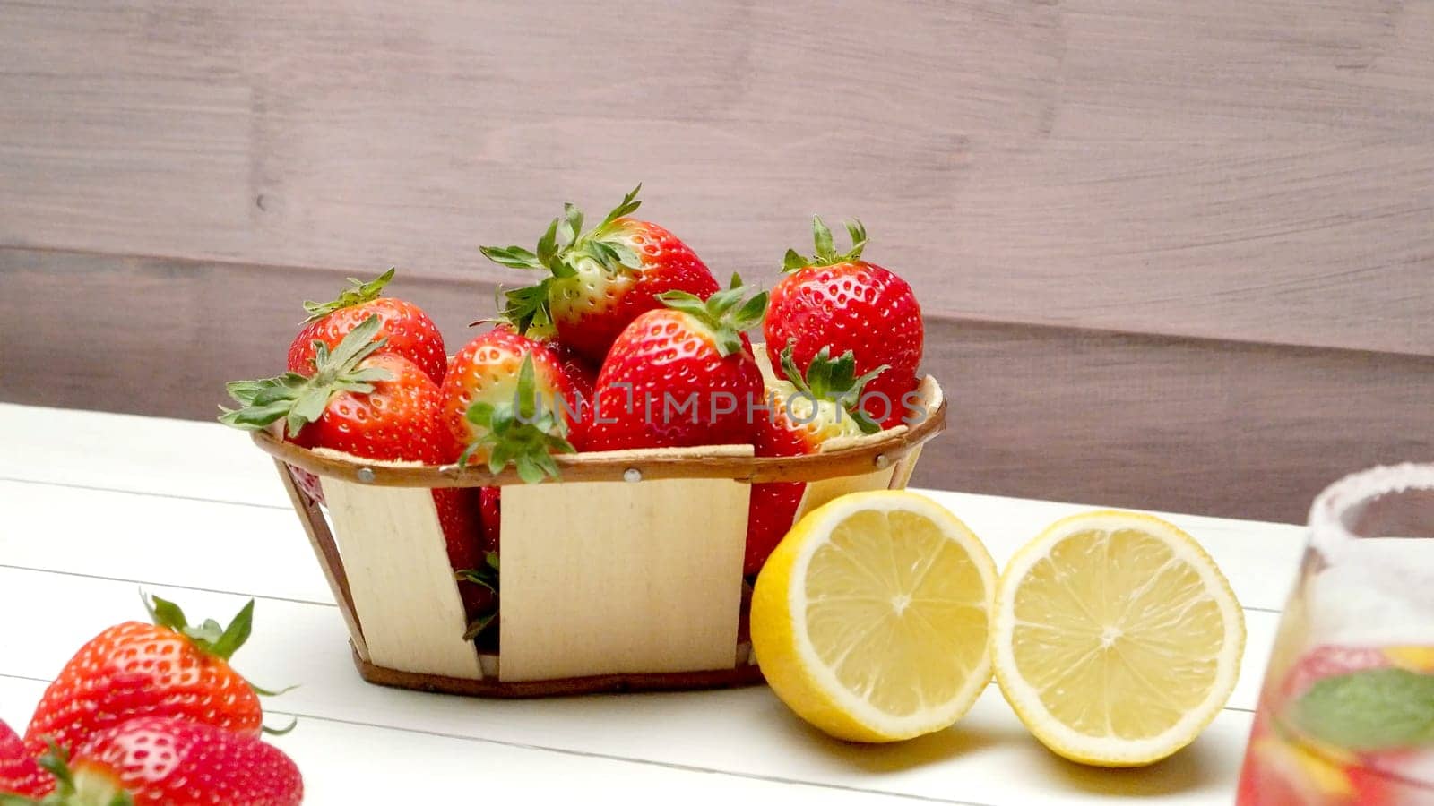 Cold strawberry drink by homydesign