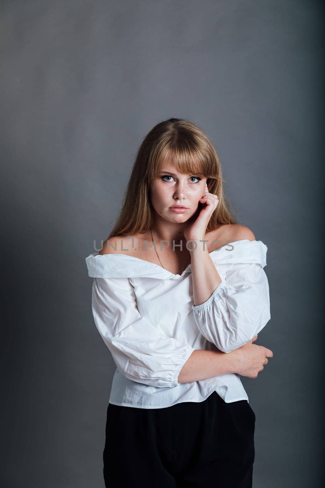 a business fashion woman poses on a dark background