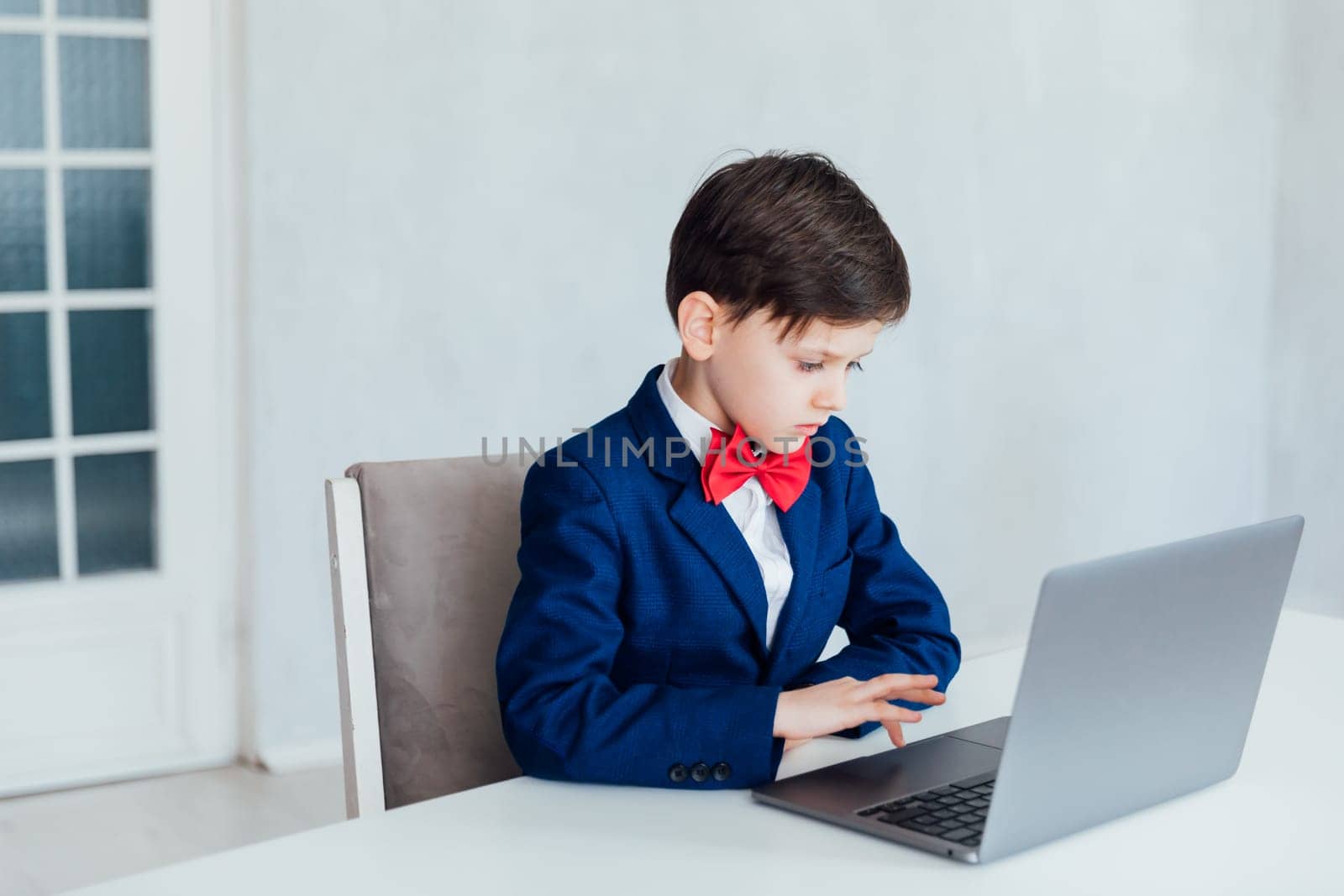 an online learning boy at the computer in the classroom