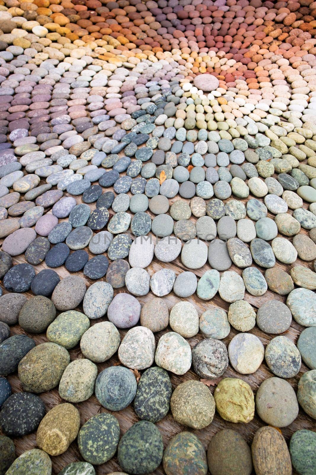 Photographic shot of a mosaic of multicolored stones by fotografiche.eu