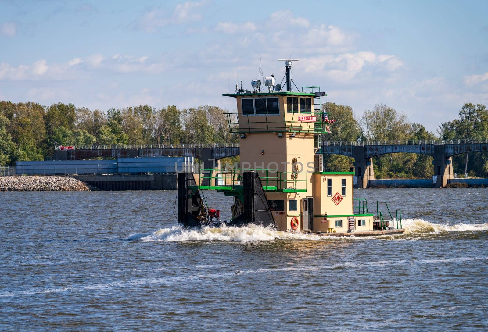 Hannibal, MO - 20 October 2023: Tugboat Sir Randall leaves Lock and Dam no. 12 on Upper Mississippi near Hannibal in Missouri