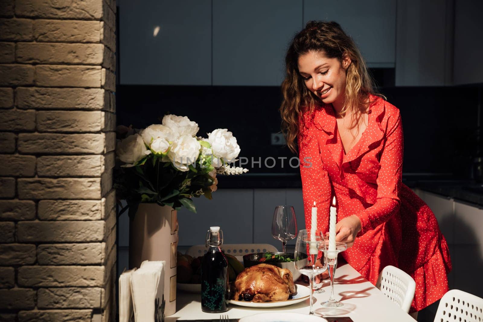 woman cooked dinner by candlelight