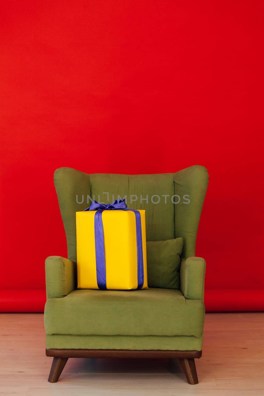 red black background green chair with gifts
