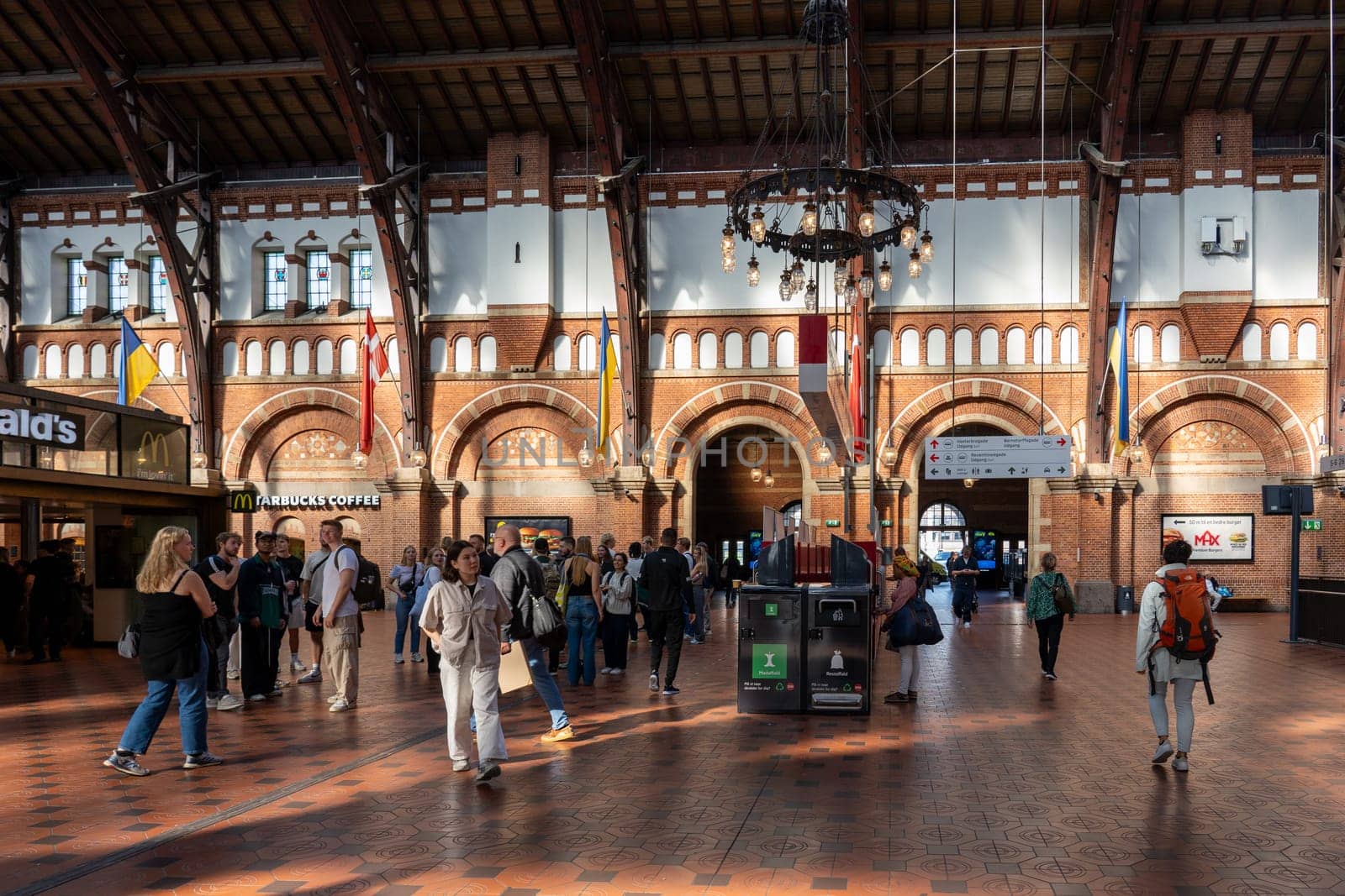 Copenhagen Central Railway Station by oliverfoerstner