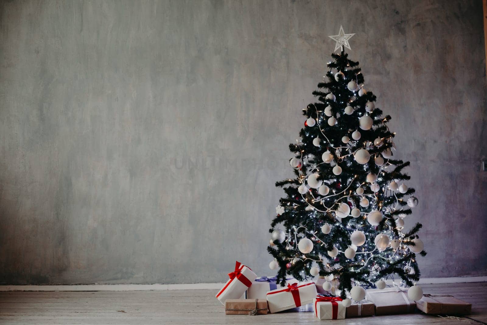 Christmas tree with lights Garland homes for the new year 1