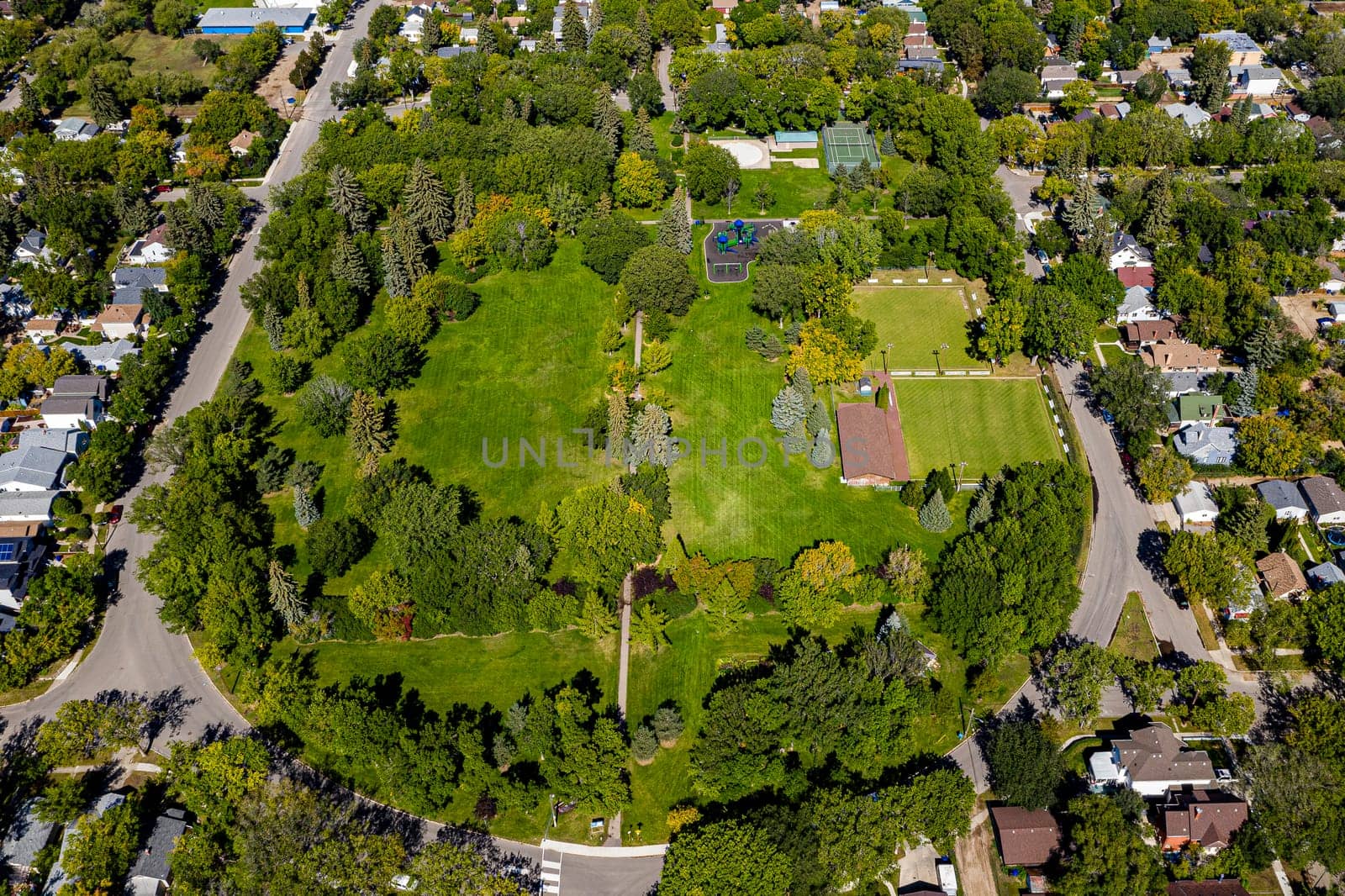 Discover the beauty of Ashworth Holmes Park in Saskatoon. This image showcases its sprawling lawns, vibrant playground, and inviting picnic spots, a beloved urban green space for all ages.