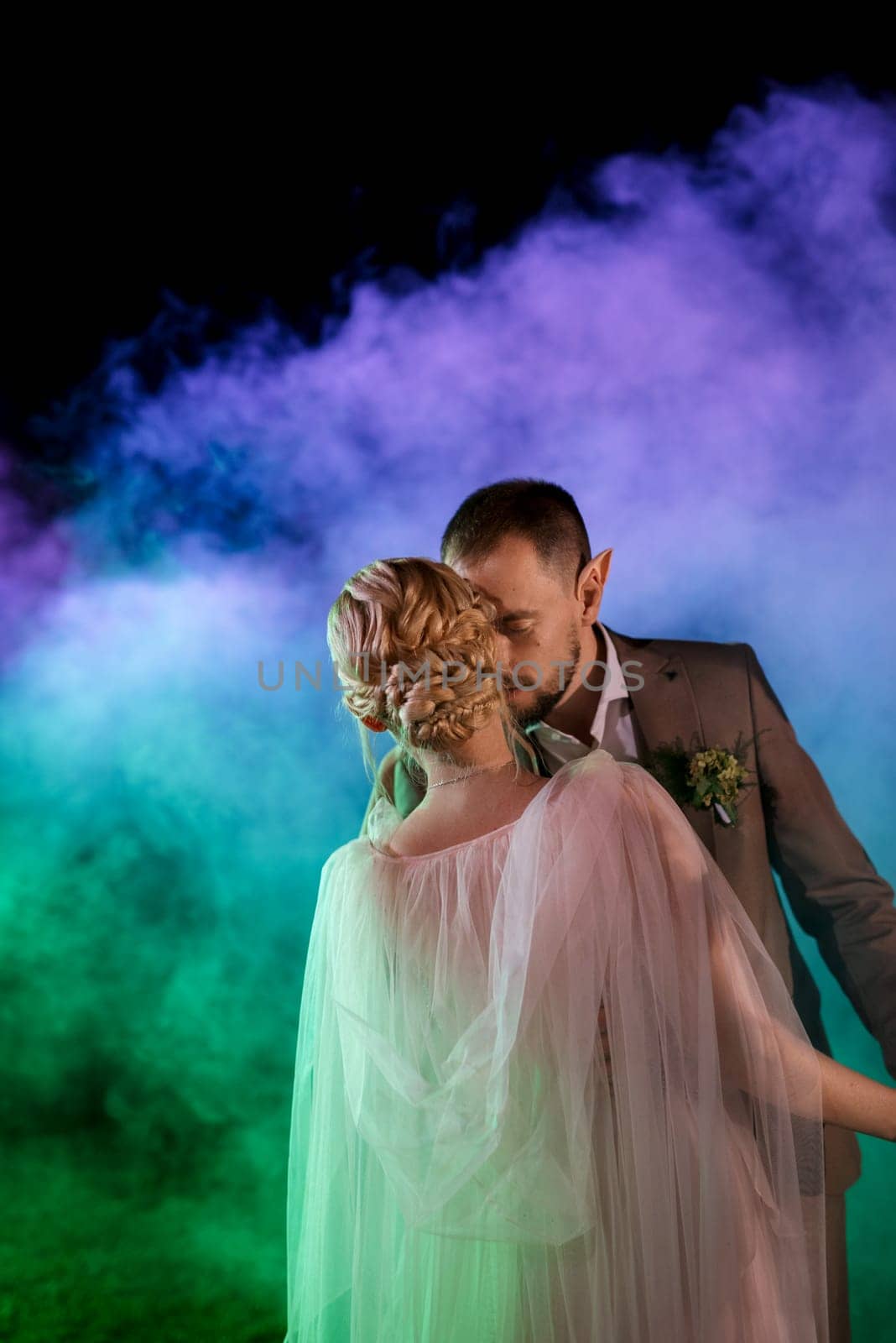 the first wedding dance of the bride and groom in the glade of the country club in the light of sunset and warm garlands