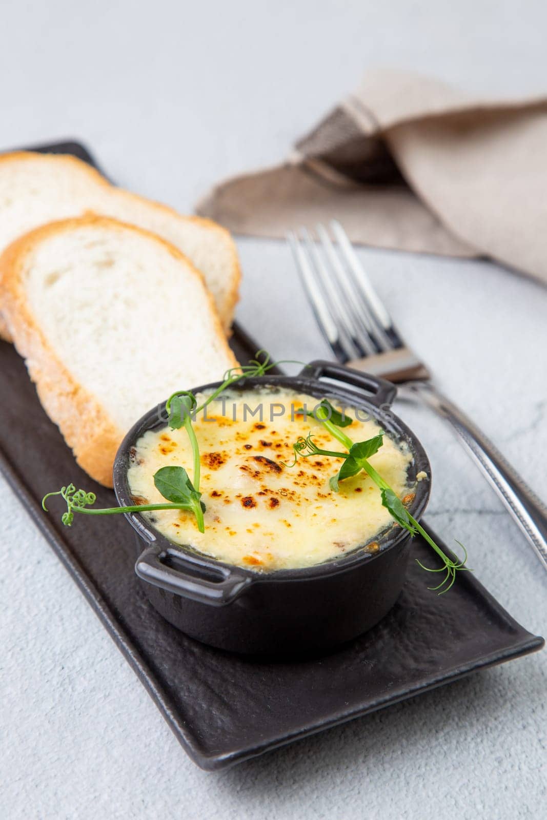 Julienne in a mug with pieces of bread