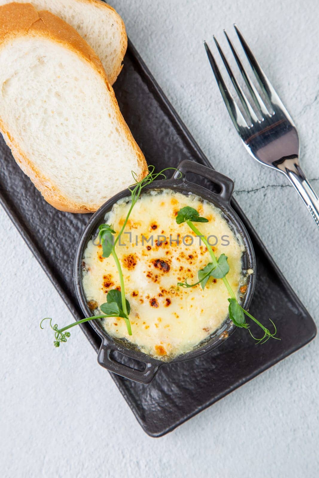 Julienne in a mug with pieces of bread