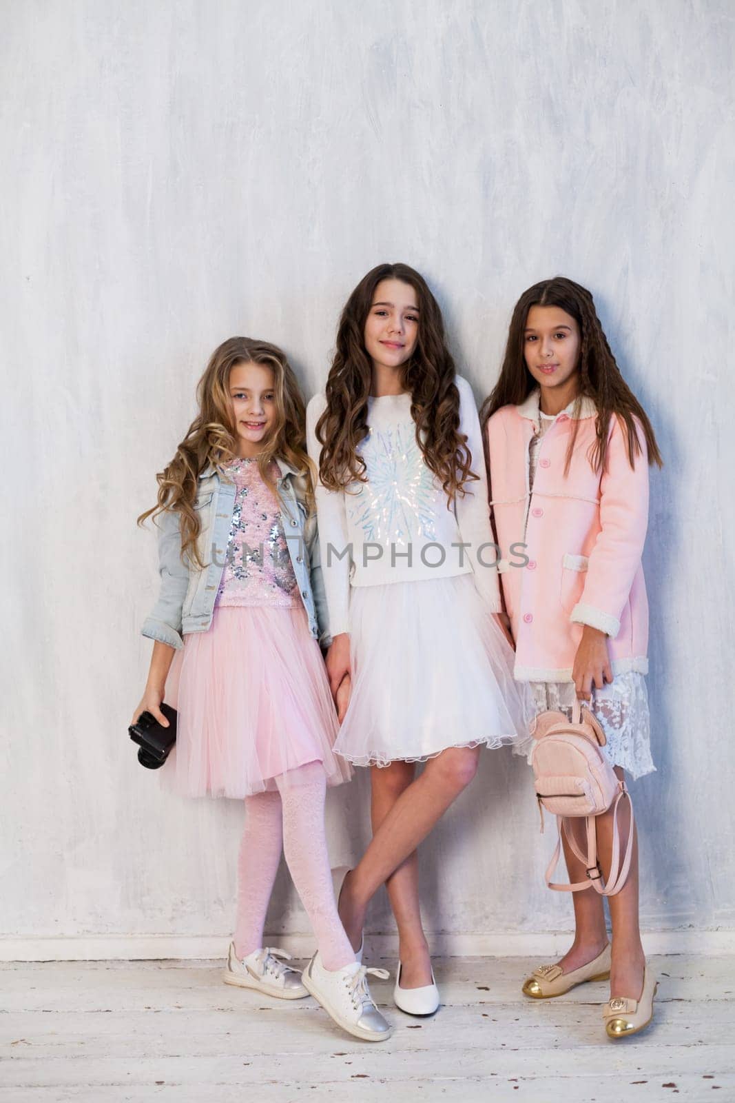 Three girls girlfriend photographer camera schoolgirl