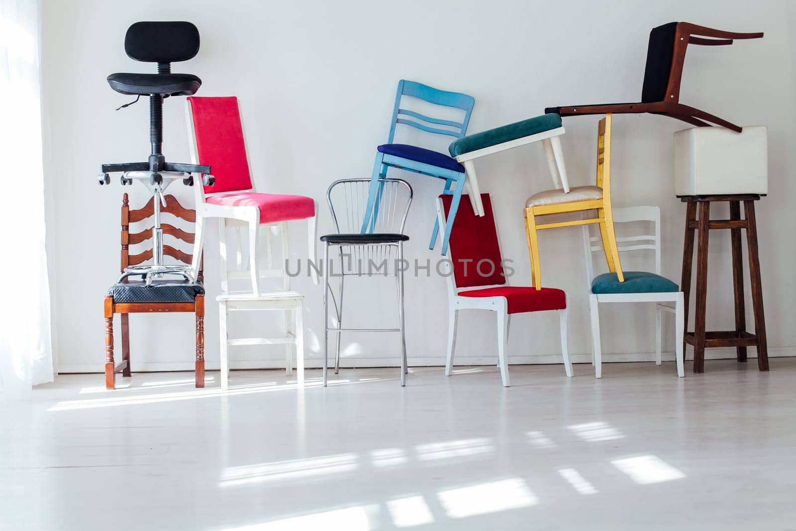 lots of different chairs in the interior of the white room moving