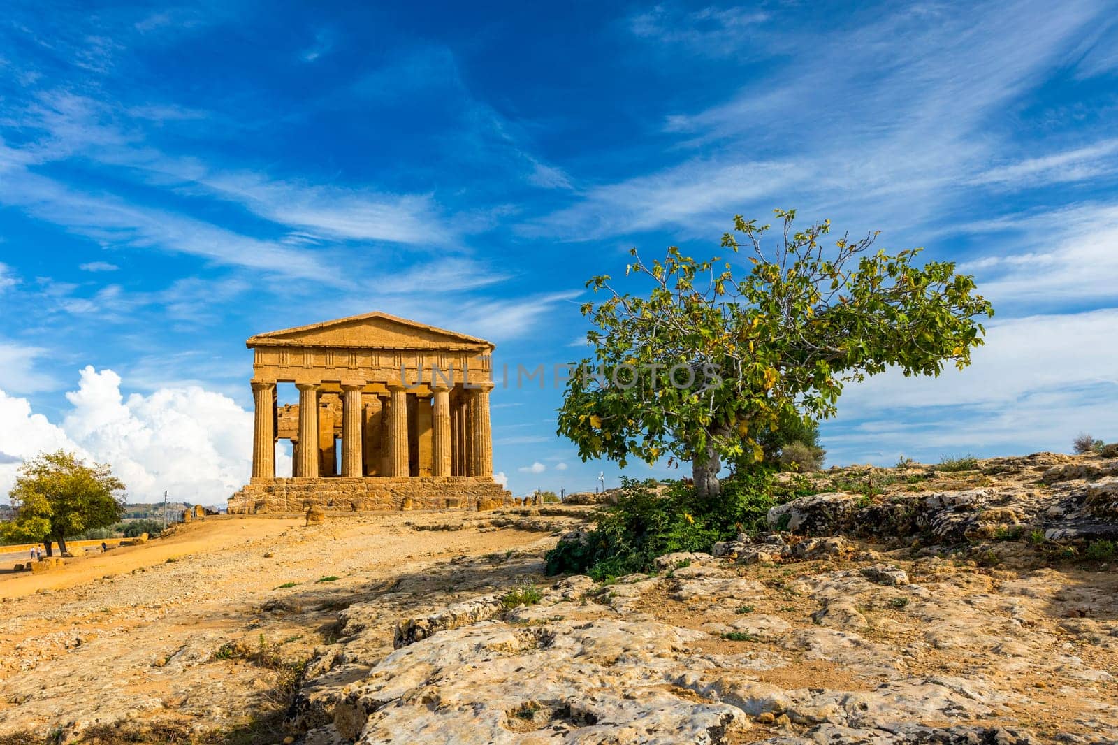 Valley of the Temples (Valle dei Templi), The Temple of Concordia, an ancient Greek Temple built in the 5th century BC, Agrigento, Sicily. Temple of Concordia, Agrigento, Sicily, Italy