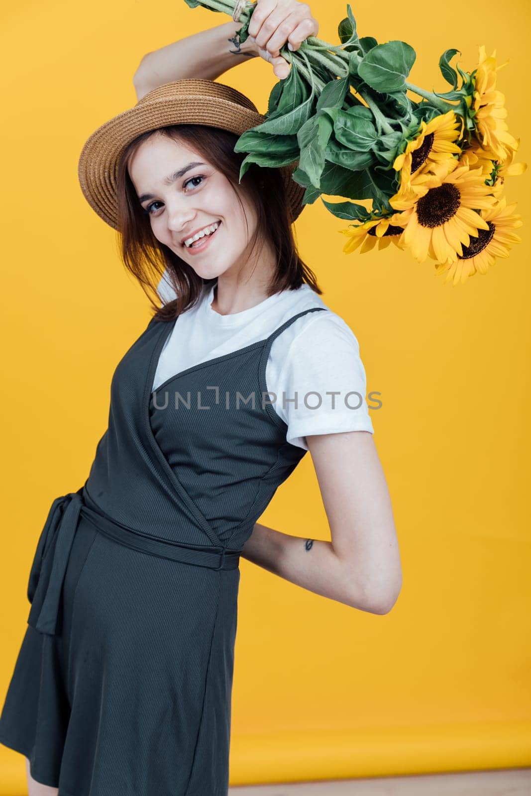Woman in a hat with a bouquet of daisies