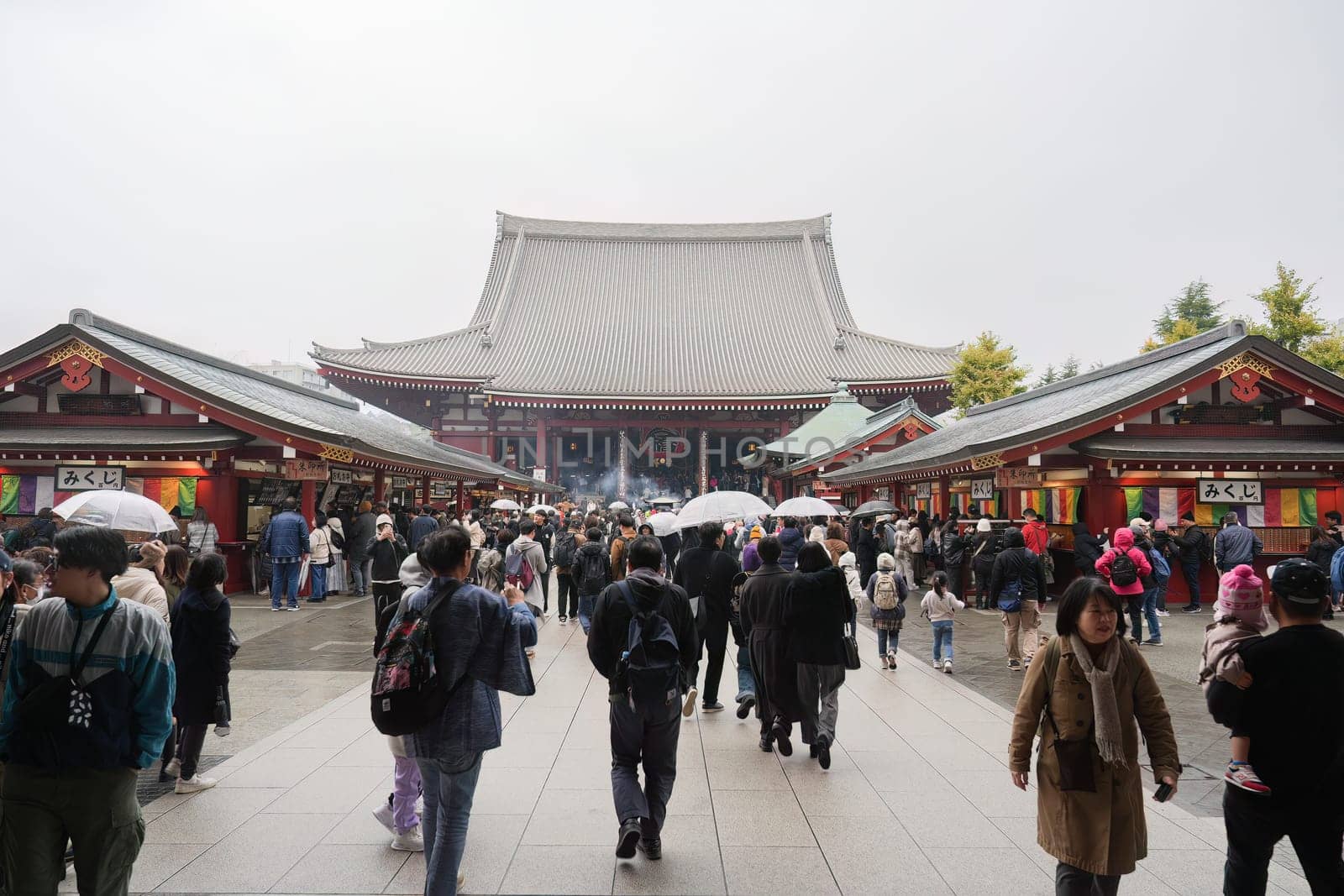 ASAKUSA, TOKYO, JAPAN - NOV 26, 2023 : Kaminarimon of Sensoji in Asakusa area. Asakusa temple.