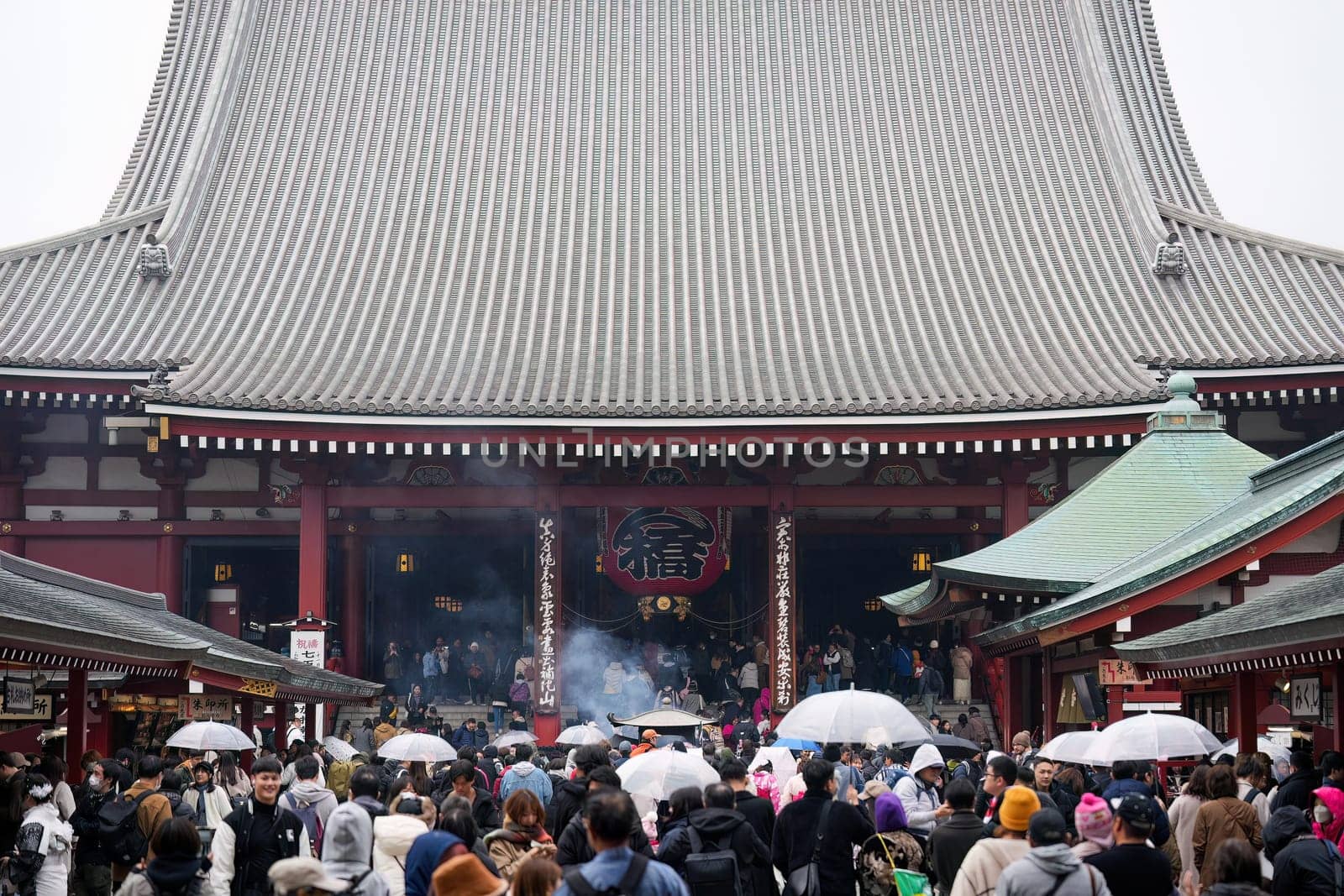 ASAKUSA, TOKYO, JAPAN - NOV 26, 2023 : Kaminarimon of Sensoji in Asakusa area. Asakusa temple.