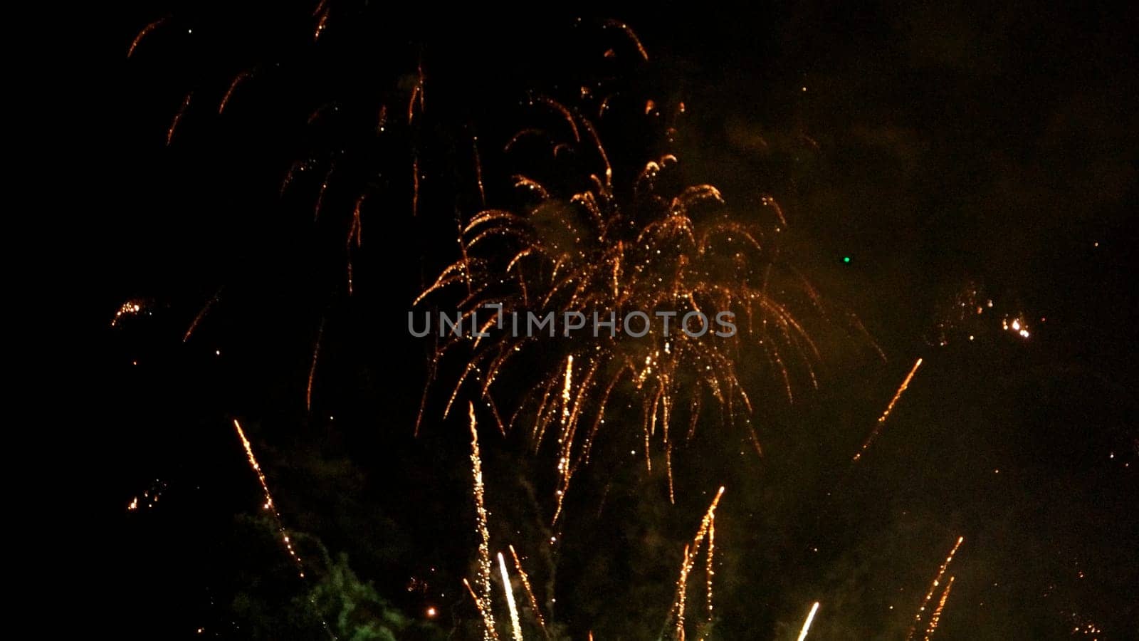 Multiple fireworks explosions by homydesign