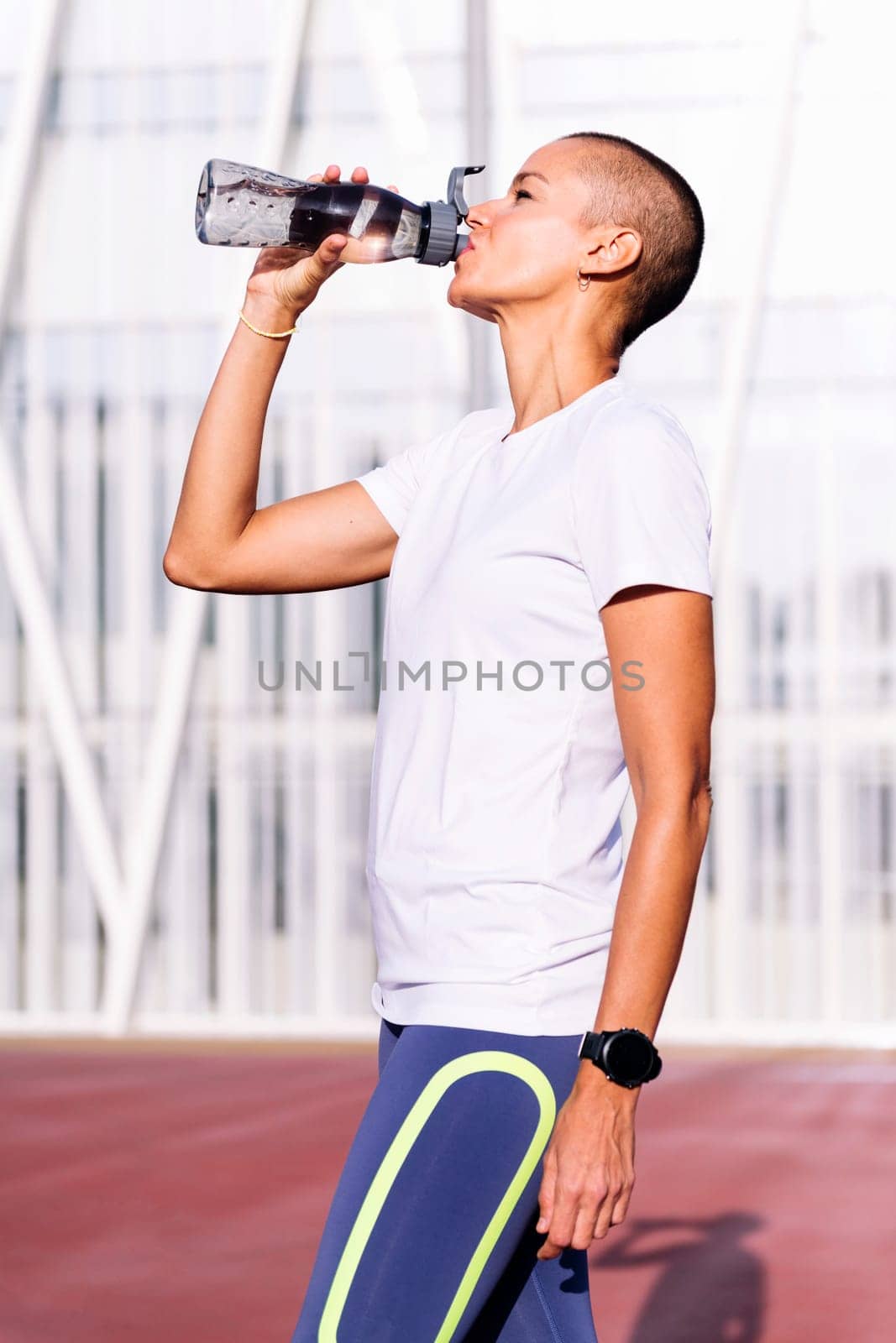 happy young sports woman drinking water during training, concept of healthy and active lifestyle
