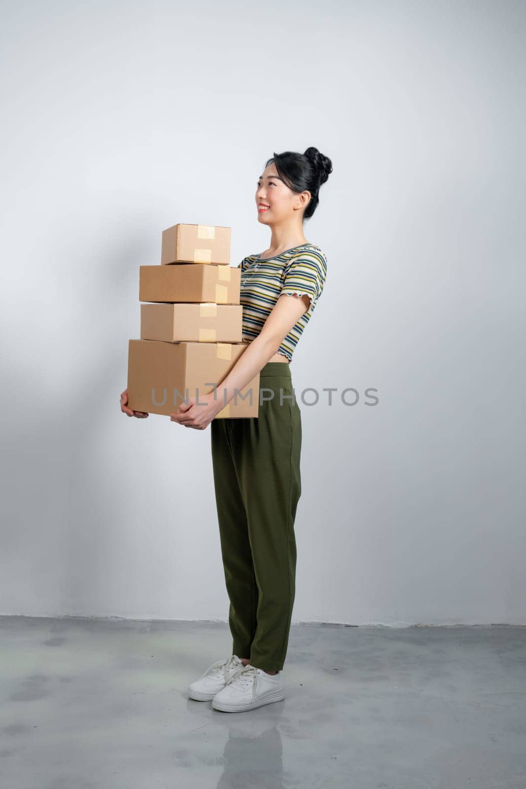 Portrait of beautiful happy woman carry boxes with orders. by makidotvn